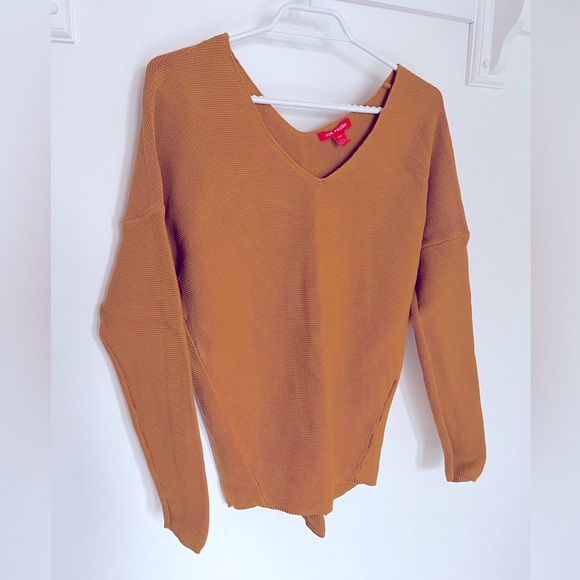 Vneck Long Sleeve Shirt/Sweatshirt - Picture 1 of 4